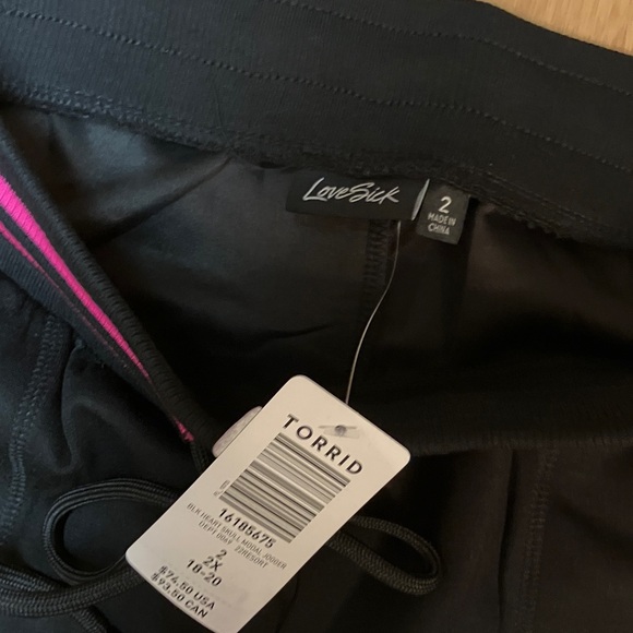 TORRID “Lovesick” black heart skull jogger NWT - Picture 7 of 10